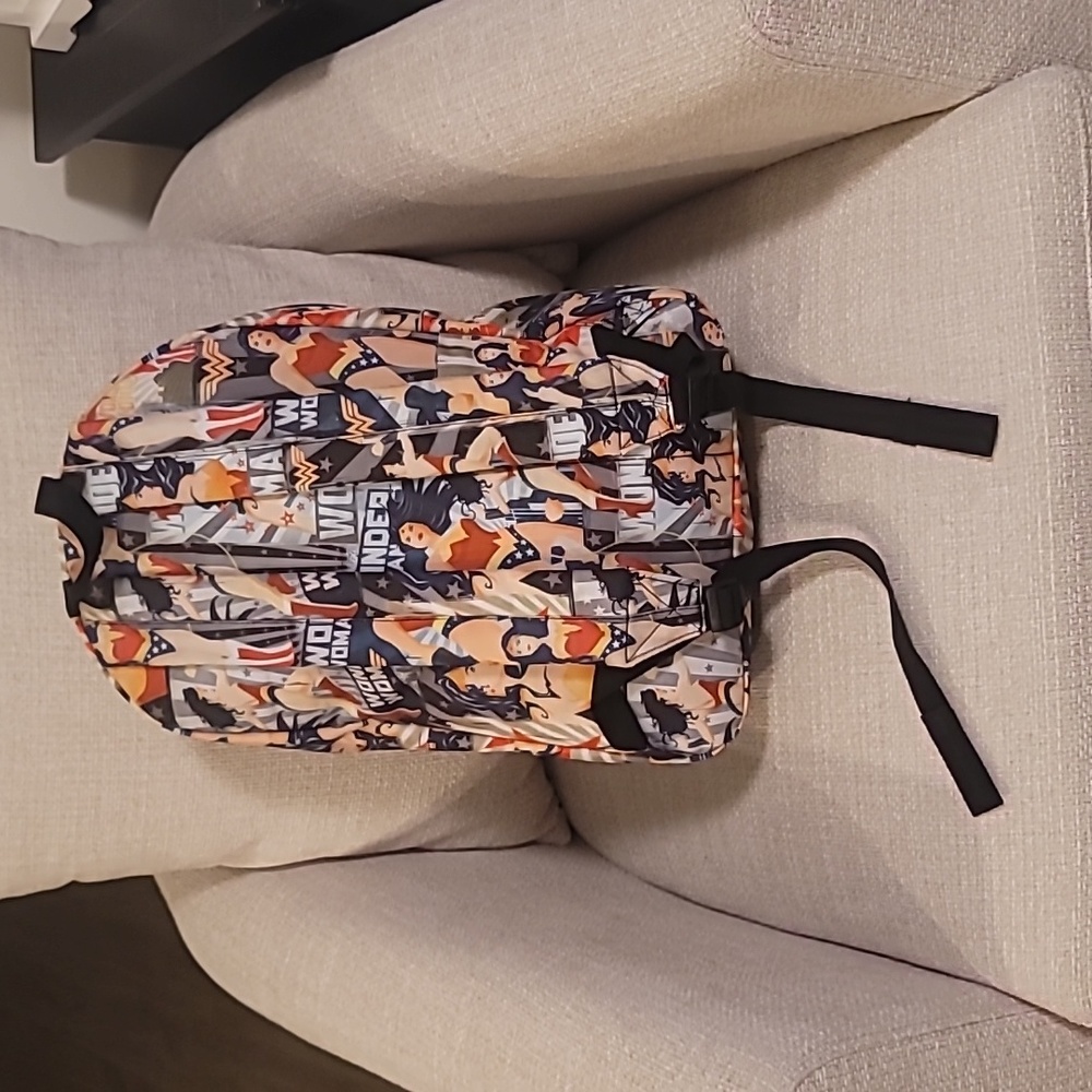 Wonder Woman Backpack - Picture 2 of 8